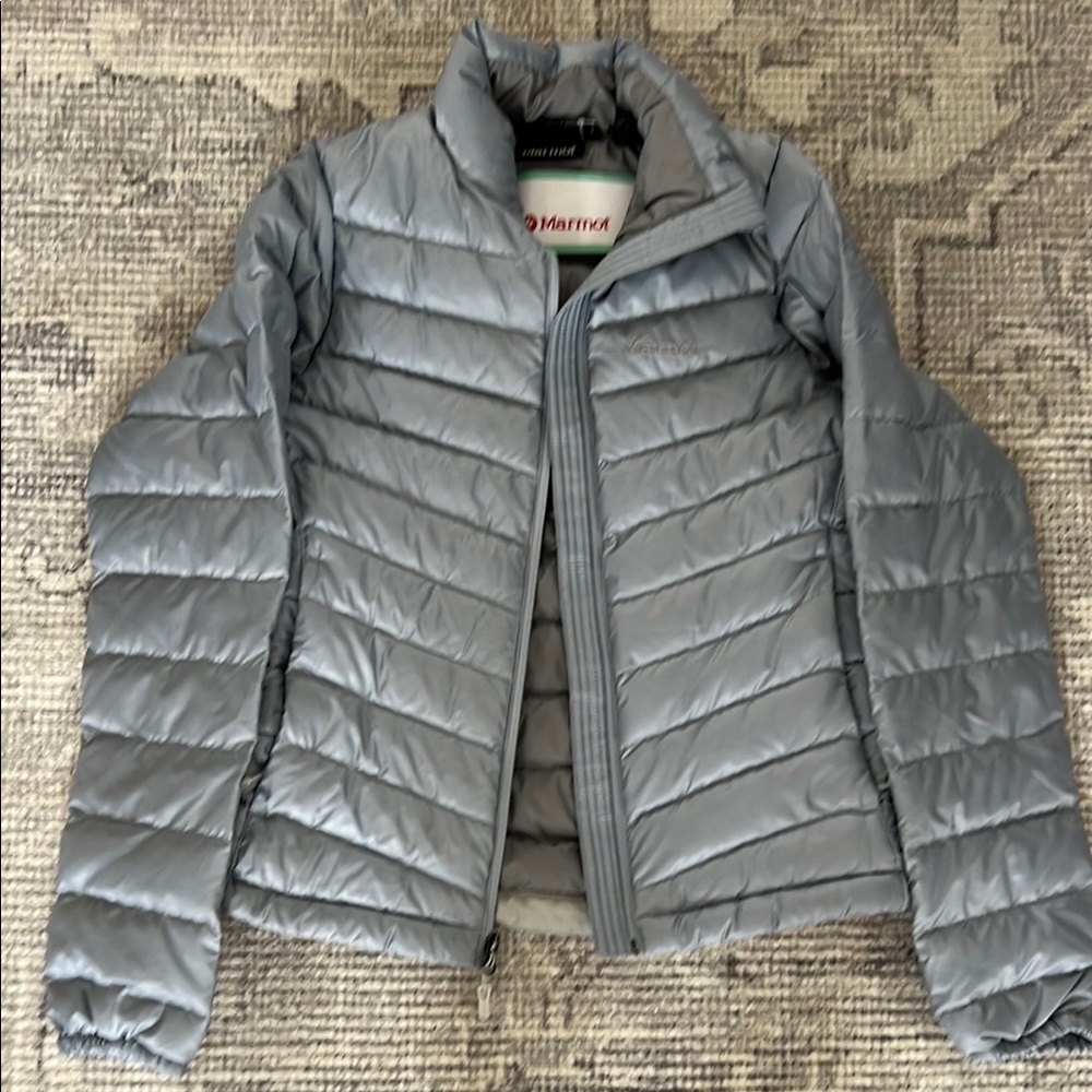 Marmot Silver Puffer Jacket with Quilted Design and Insulation